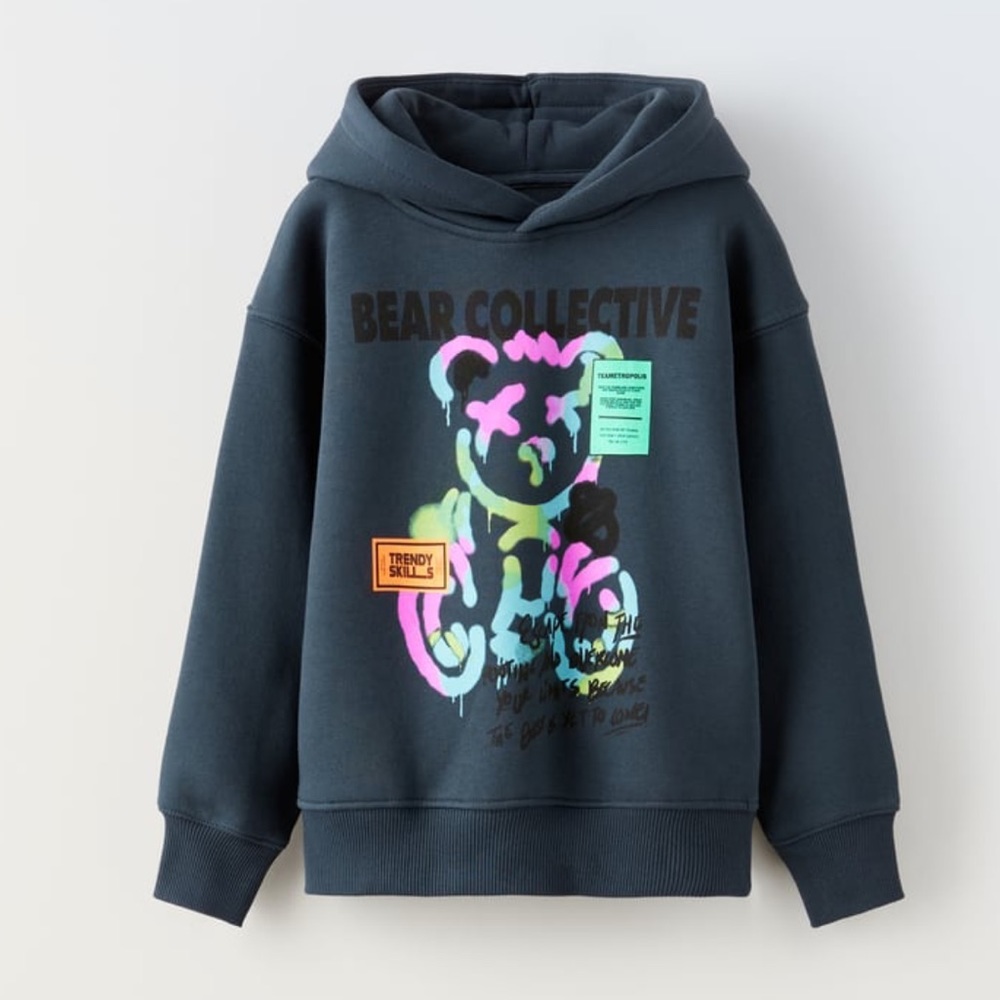 ZARA
GRAFFITI BEAR SWEATSHIRT